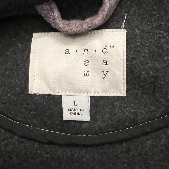 A.N.D EAWY Winter Coat.  Large. 100% Polyester. - Picture 7 of 10